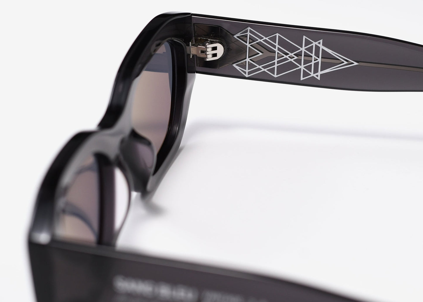 AKILA X SANG BLEU – VANTAGE 3.0 – Black