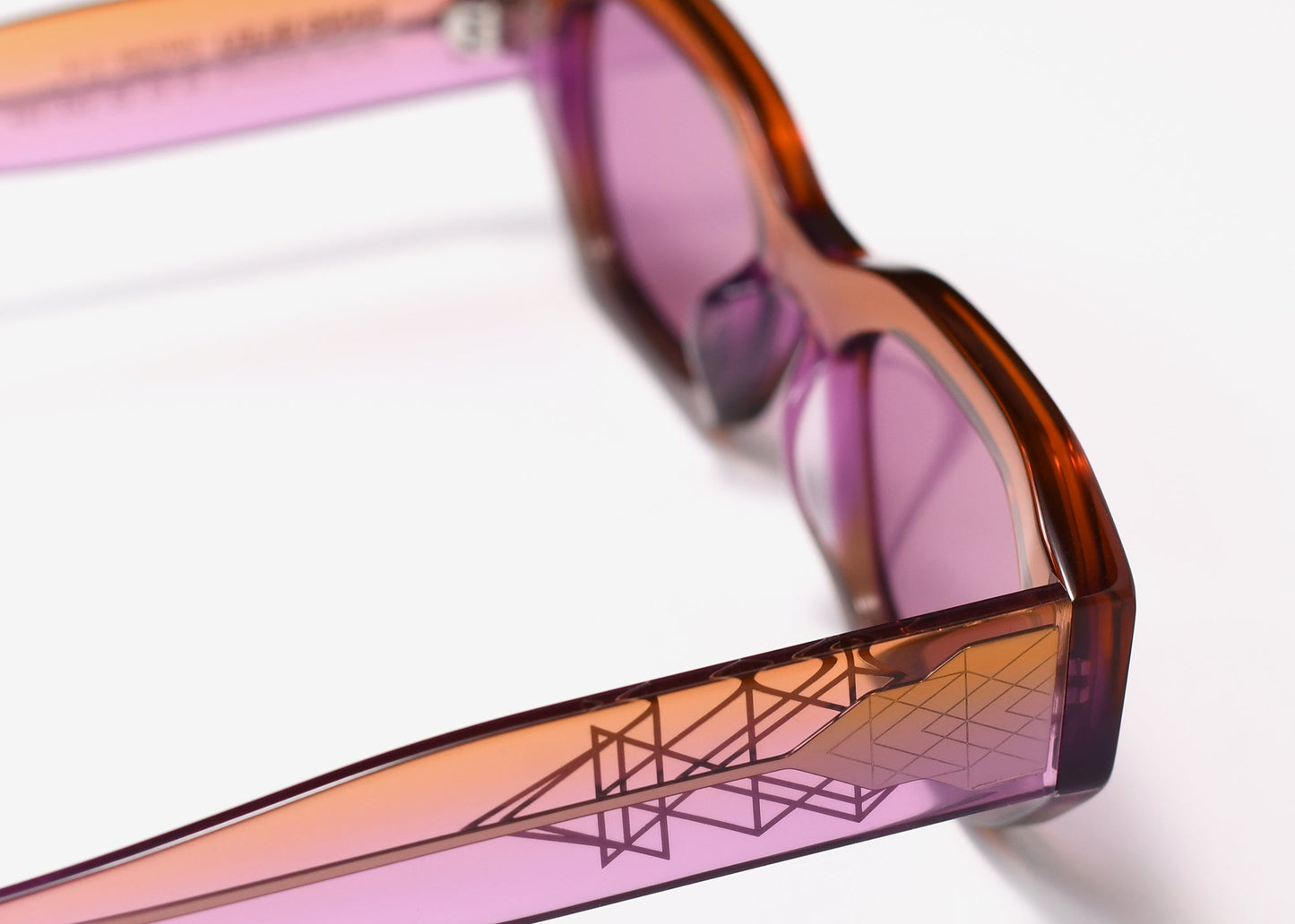AKILA X SANG BLEU – VANTAGE 3.0 – Gradient